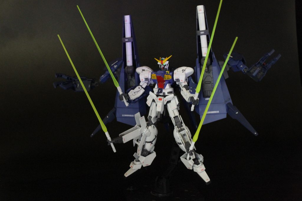 隠し腕も稼働できるようにプラ板等で作成