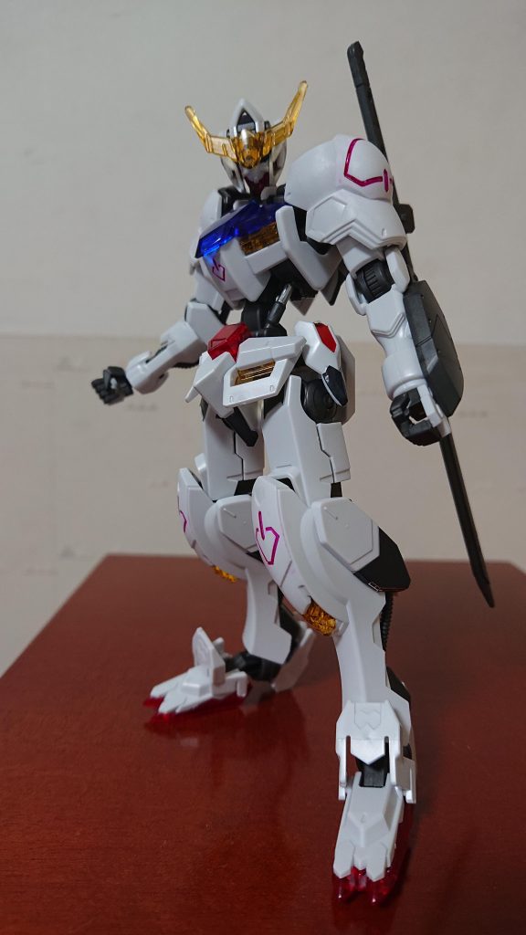 個人的に初期腕に第４形態？の肩アーマーを取り付けたのが好み♪バルバトスは悪魔なのにこの後、狼→狼の王様って行くのが良く分からない。そんな事を考えてたらバルバタウロスが気になりました。ありがとうございました(^^)