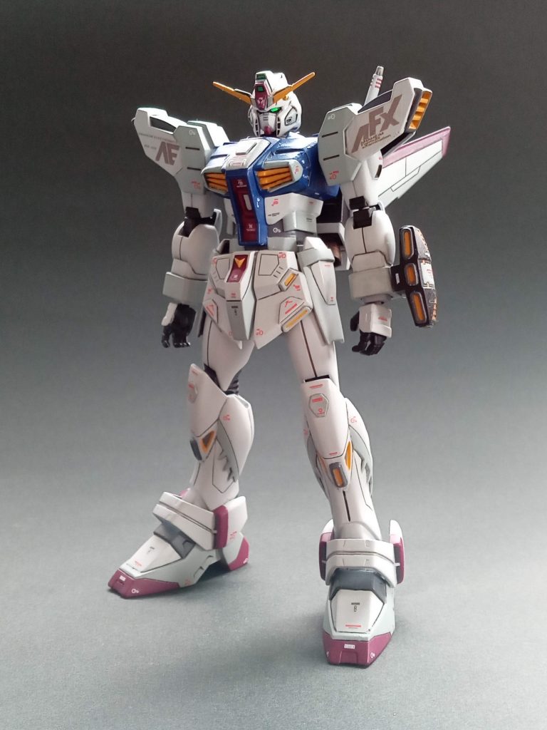 AFX(ANAHEIM Formula eXamination)のロゴとAEのロゴを自作してます。顔の小型化、胸部延長、足首ちょい詰め、が大体の作業です。