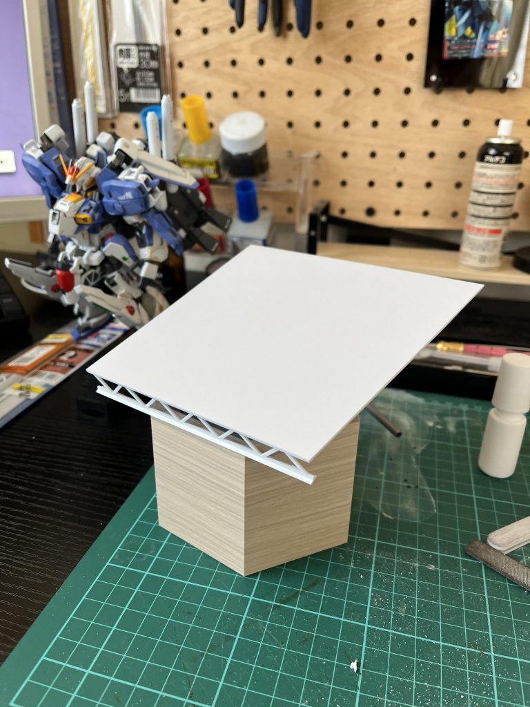 少し物足りなくてEX-Sが出来上がってから台座を作り始めました。