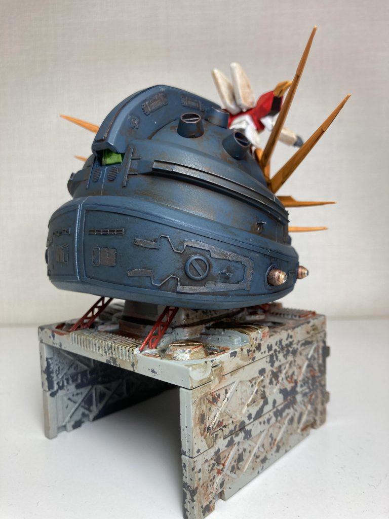 頭にあるイボ状の突起は、市販のマイナスモールドを使っています。黄色に塗装するか悩みましたが、今回は地味仕上げにしました。