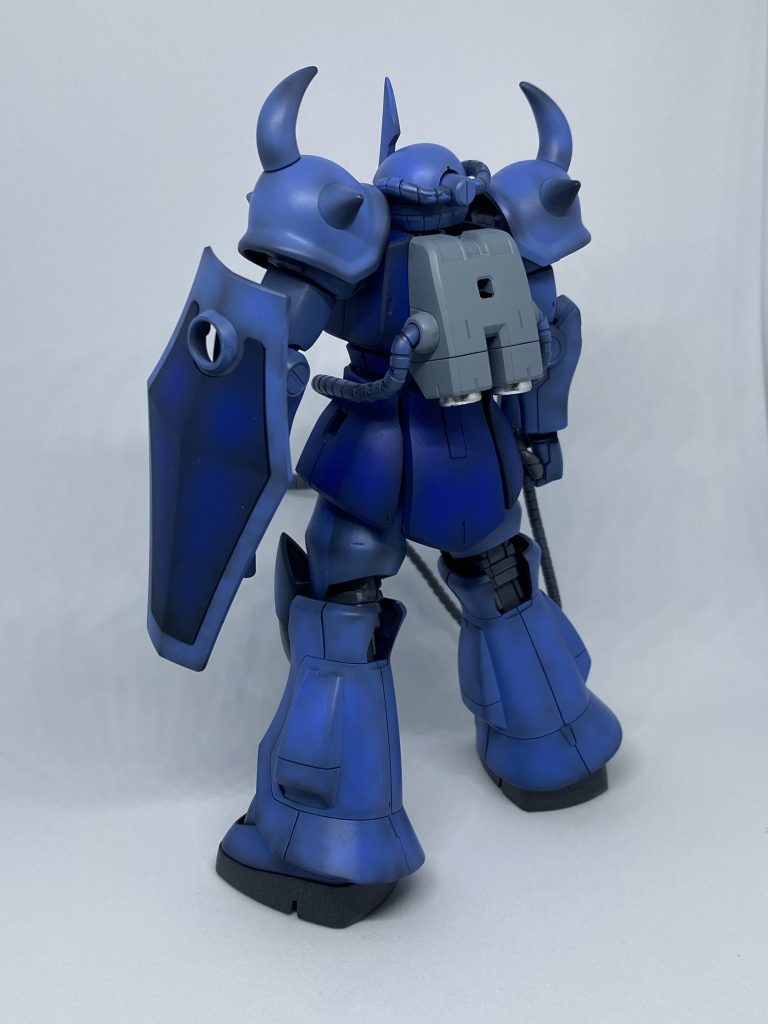 背面。バックパックは缶スプレーでバーニアはガンダムマーカーです。青塗った時点で力尽きてベタ塗りになっちゃってます。