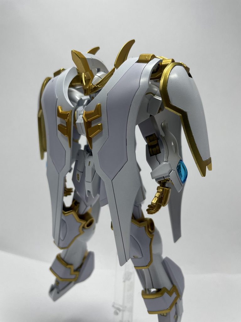 難点は閉じた時にエンブレムがピシッと合わさらないこと。