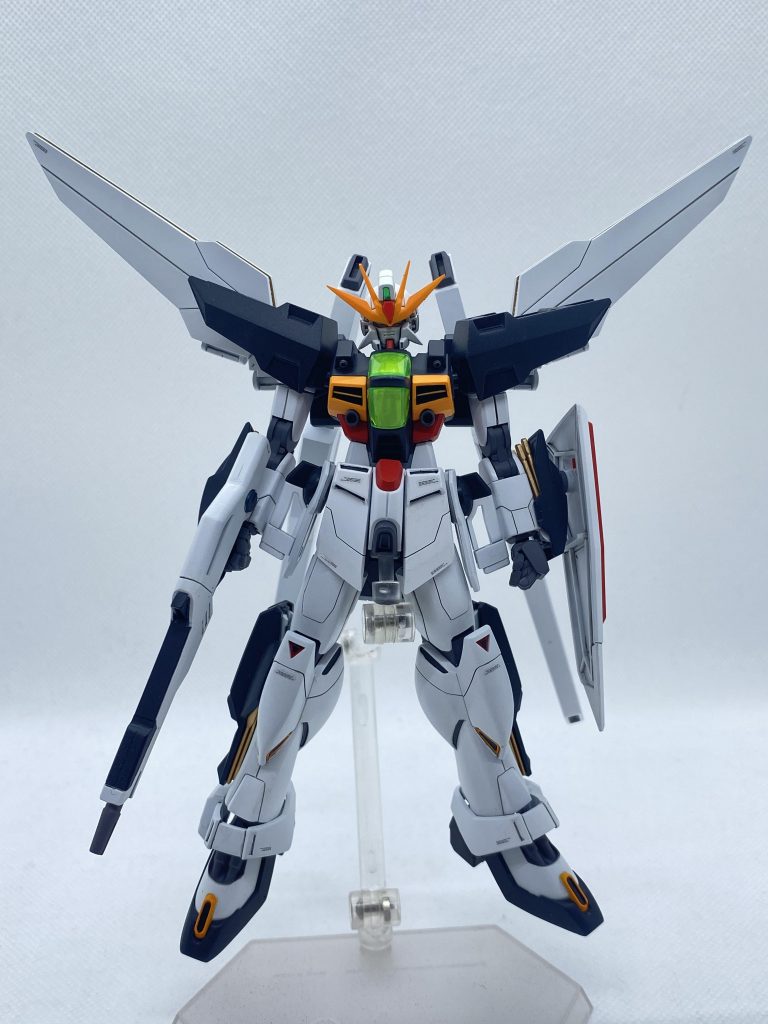 HGAW ガンダムダブルエックス改修個所太ももを2ミリ延長　脛下で1ミリ延長つま先が設定と違うのでプラ板を貼って丸くしてます股が開きすぎてるのでモモの付け根で左右1ミリ短縮腹で1ミリ延長上腕で2ミリ延長首は内部フレームで2ミリ延長塗装は普段は基本色に白を加えたパステル調にしていますが、今回はベタ塗り