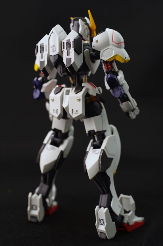 シール対応の部分を塗分け塗装すると、思った以上に手間がかかりました。というか筆塗が苦手なのでストレスでしかない。。。