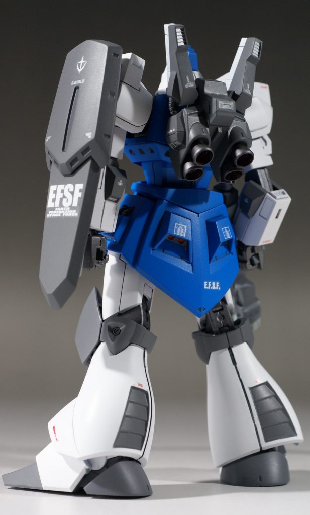 背面腰部のバーニアもしっかり塗り分け。