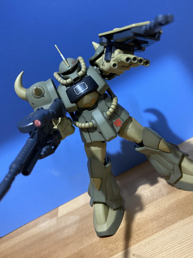 元々はエコプラだったので色はザクっぽく緑系にしてみましたやはり離れるとモノアイが