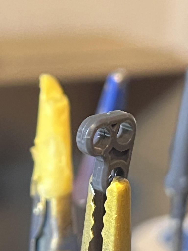 制作中に胴体と腕を繋ぐ関節を割ってしまい、バンダイさんにパーツ注文をしました。人生初でした。