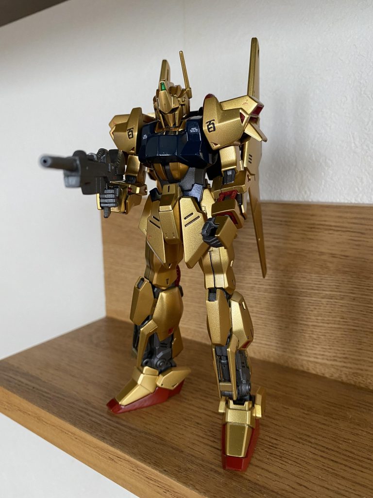 デーカールをべたべた貼りすぎず、シンプルに仕上げました。