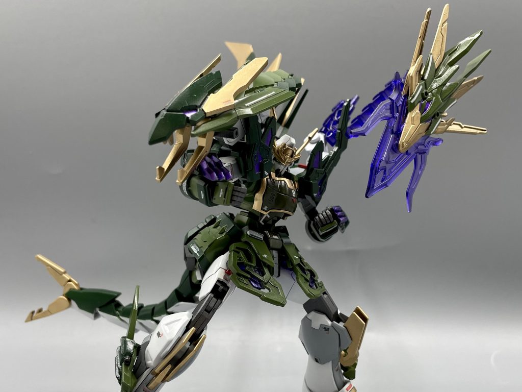 自分なりの二頭龍(アルトロン)ガンダムが作れたと思います。トップコート吹きすぎてテッカテカですが(笑)、まだまだ成長できるということでb