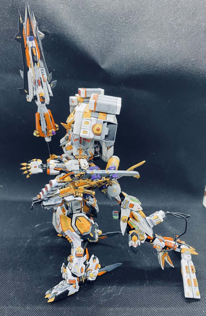 横面。フルアーマー化後は、もう動かすのが嫌でした。次回からはミキシングの際は、バランスや稼働域についても考えるようにします。