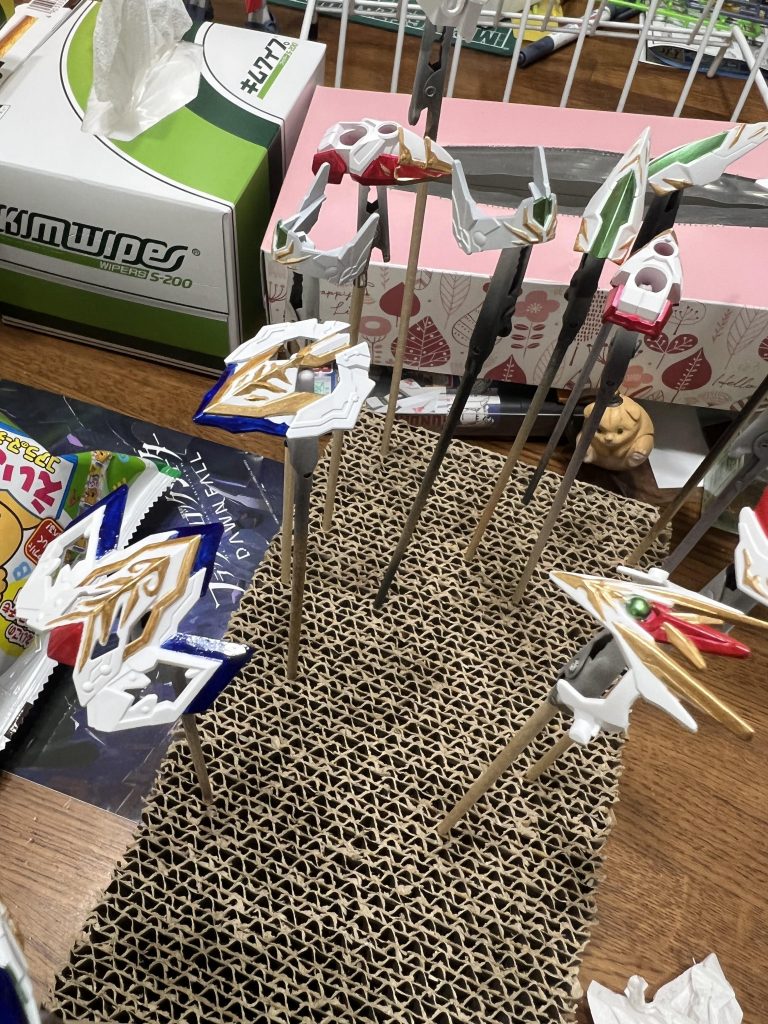 パーツが細かいので、ひたすら面相筆で筆塗りでした。