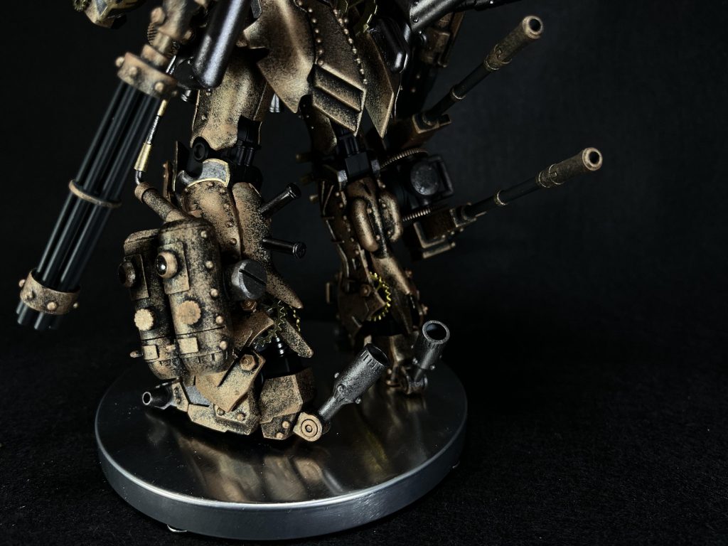 両腕の銃、左足のタンク、右足の2連砲、かかとのパイプなど、偶然ジャンクで購入していたボールが大活躍しました。ボールもまさかシナンジュの一部になれる日が来るとは思ってなかったでしょうね。