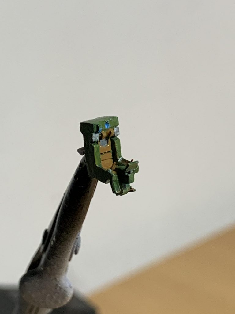 十八番になりつつある144サイズのコックピットシートですが、以前こちらで投稿したシートはzガンダム用のものという事でしたが、今回はネモという事で作り直しました。塗装はファレホの筆塗りで行いました。