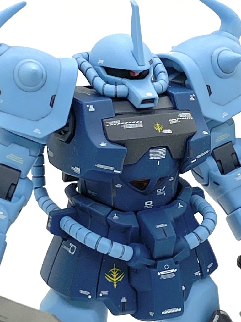 グフカスタムは旧HGから好きな機体でしたからデカールも多数貼り、作り込みました。