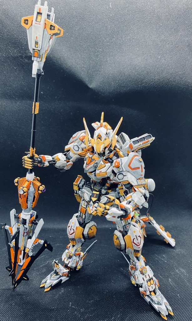 Horizonに登場する機械（獣）、特に狩人殺しに分類されるサンダー・ジョーやクローストライダーのイメージでMGバルバトスを盛りまくりました。海外のモデラーさんのディティール盛り盛りの作風を少しイメージしています。……塗りが荒いところは、「Horizon世界で酸攻撃を受けたダメージ再現」ということでご容赦下さいませ。