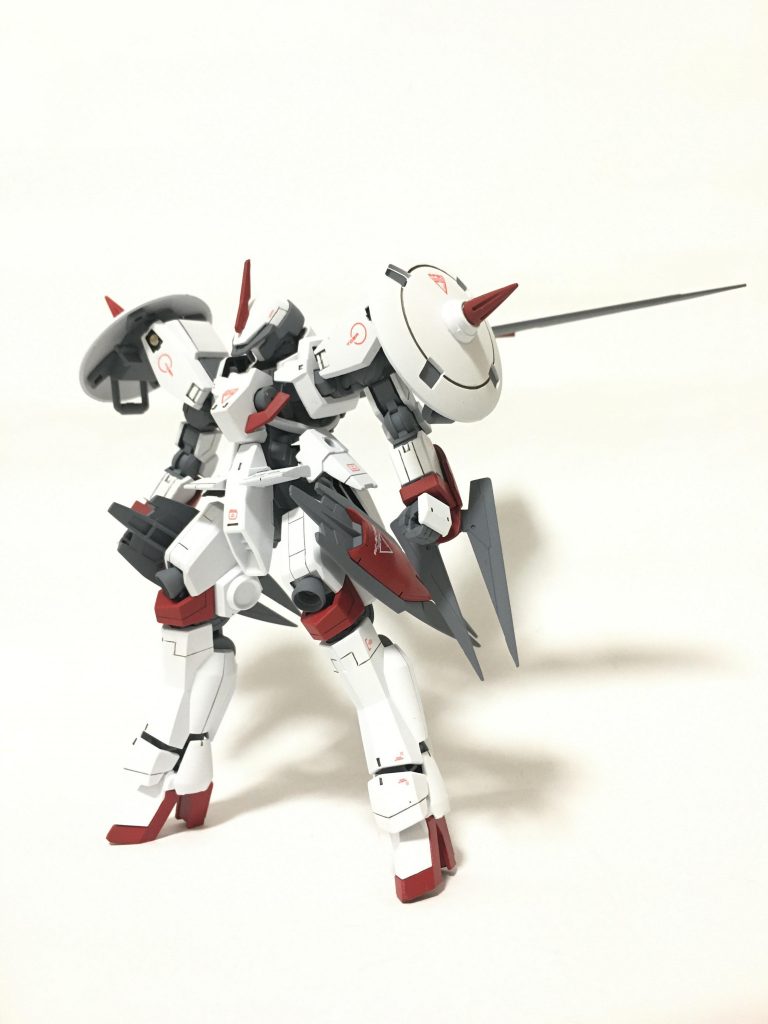 見ての通りですが、シュバルベグレイズのプチ改造機体です。元々リーオーNPDを素体に作るつもりだった機体ですが、訳あってシフトチェンジしてこうなりました。