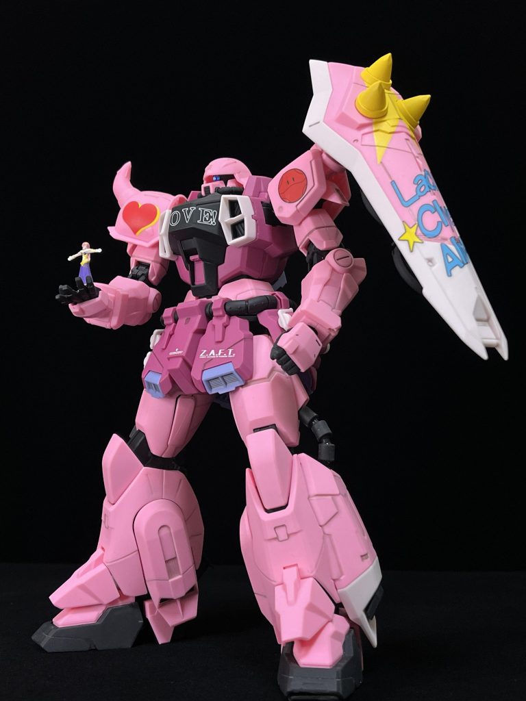 付属のデカールは各種結構大きめなので失敗しないように慎重に頑張って貼りました。