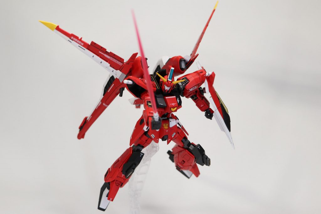 ビームサーベルで攻撃!