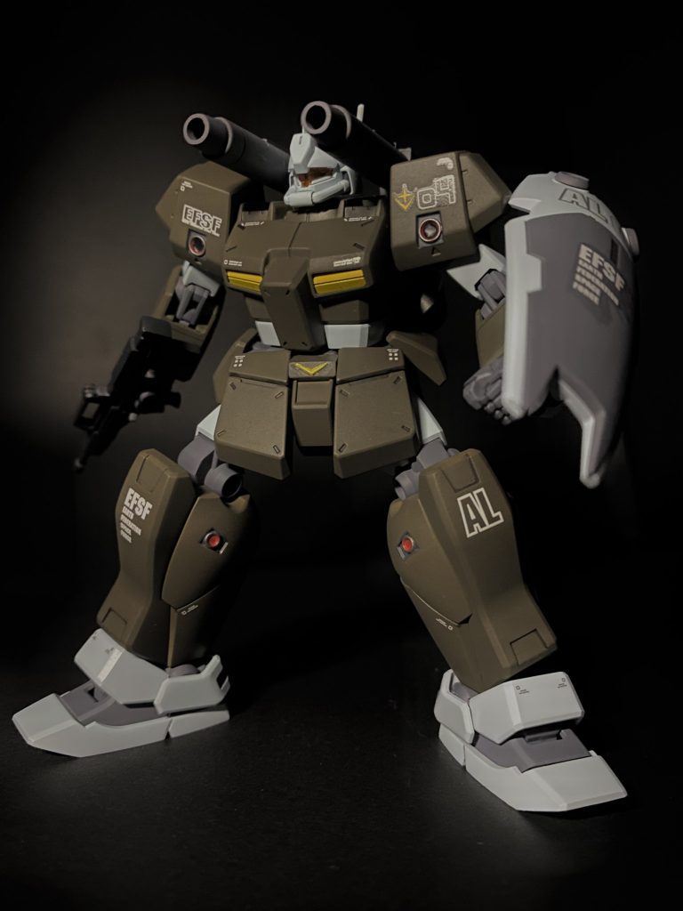 アクションポーズ。キャノンをぶちかます感じで。