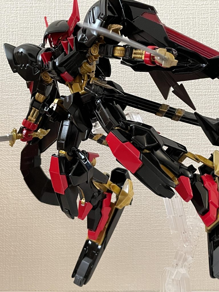 アヴァランチユニットを展開して。刀を使って、高速戦闘ができないかなぁと迷った結果採用してみました。これでミラージュコロイドも使えたら…なんて妄想が爆発してました。