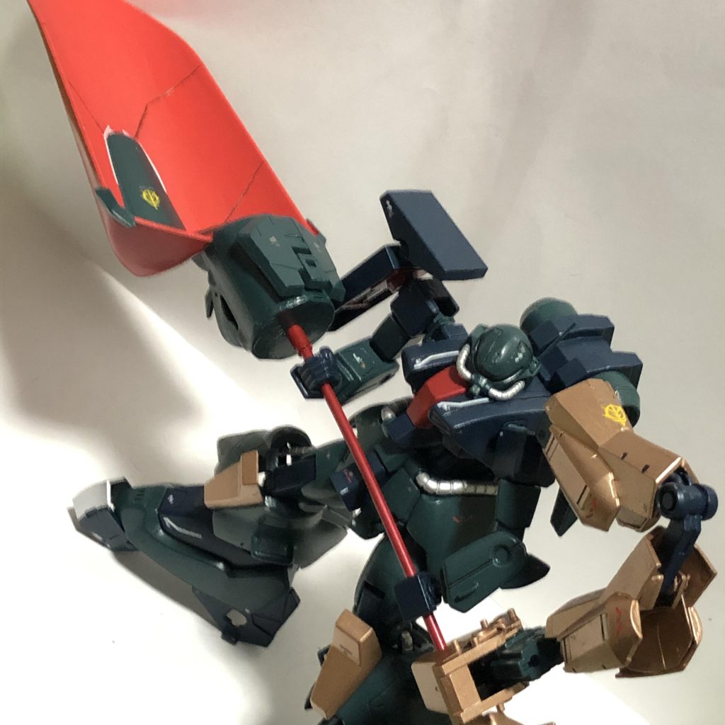 そして主装備のジャイアントヒートスコップ。超熱振による岩盤、地層の容易な溶融と伴う掘削を可能にする試験装備。掘る、耕すという行為が身に染みているテストパイロットにはとても馴染みやすかったそうです装備の際はフォールディングアームによるホールドが効果的