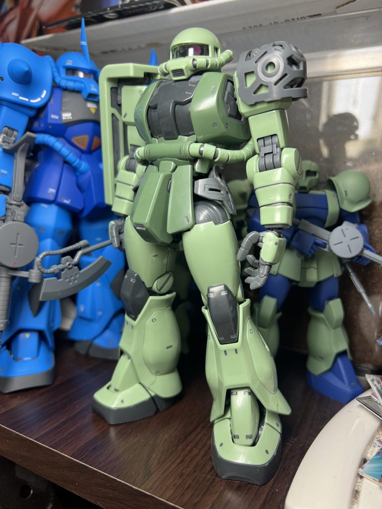 脚の動力パイプが無いのもスリムでいい感じでこのまま完成させようかも迷いました。