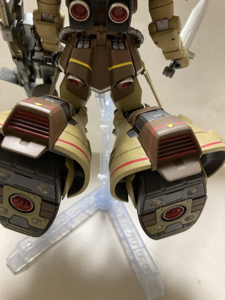 下手くそですが足裏も塗り分けました