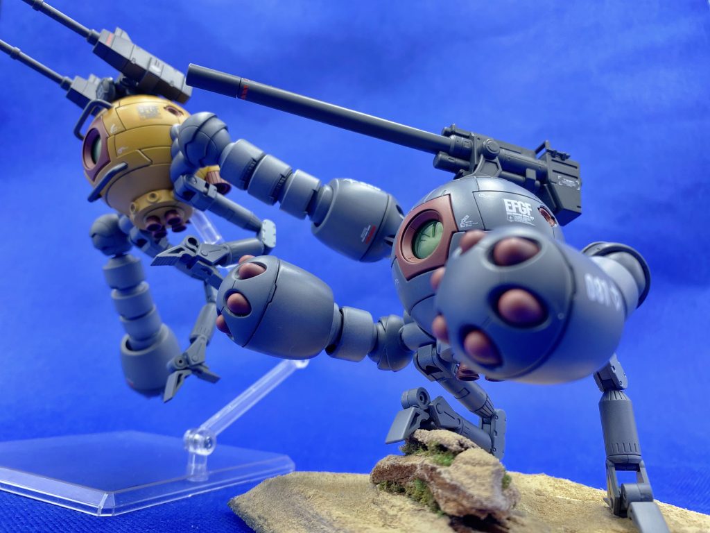 頭頂部と腕部内臓の武装は元々のボール、アッガイの特性により、数タイプに換装可能。複数編成での運用を基本とするため、部隊内での役割やミッションに応じた様々なバリエーションが生み出せます。