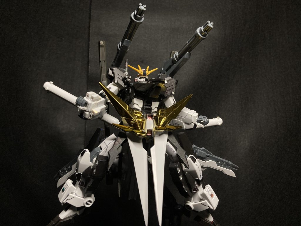 背部ガトリングガンウィンドウンのビームキャノンをガトリングに変更してるらしいです！