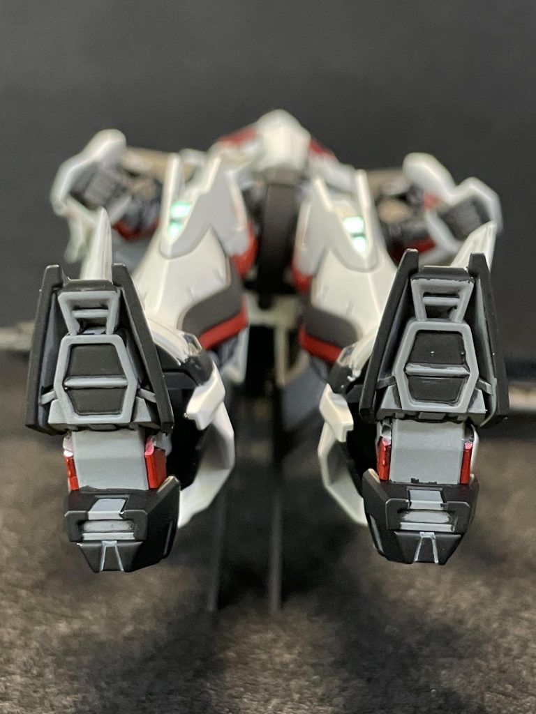 足の裏までほどよくディテールが入っています。肉抜きはディテールとも解釈できるのでそのままです。足裏はカラーの資料がなくオリジナルで塗り分けています。