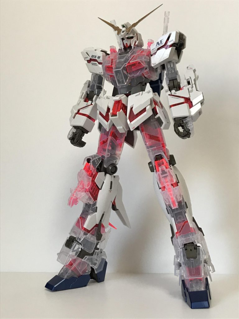 デストロイモード。MGEXと比べるとすらっとしたプロポーションで、やはり足の長さが気になります。