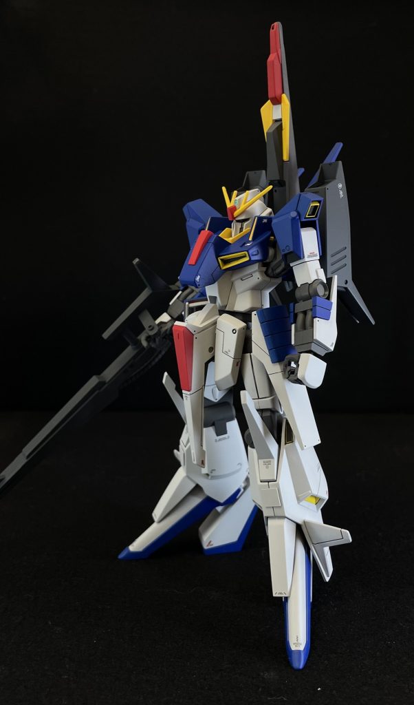 胸上部のセンサー部は、キットデカールを使ってみました。ダクト類の塗り分けが大変、、、