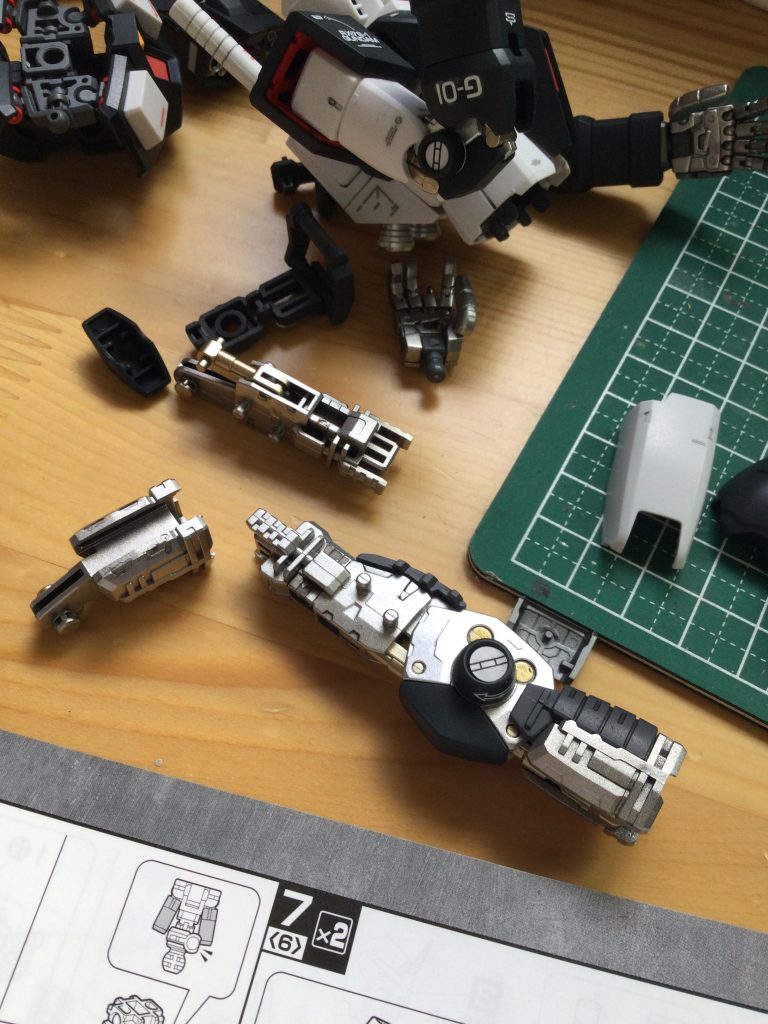 関節部分は、メカサフ+シルバー系にしました‼️
