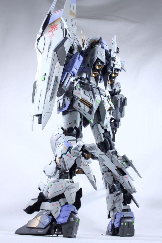 ファンネルをパージ バズーカマウントにHi-ν腕パーツを流用してビームセイバーコンテナ化 