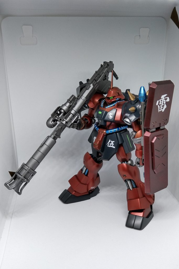 システムウェポンキット7を持たせてます。首はジョイント部分がねじ切れたので修復時に延長してます。肩のスパイクは短かったので2本ビルダーズパーツの物に替えてます。