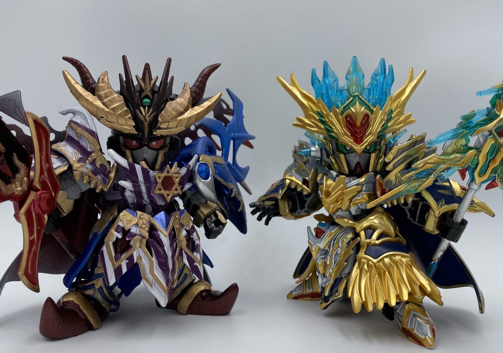 比較。ベースとなる部分は無改造です。顔もそのままですし、可動もいじってないです。等身はそのままですが装備のイメージで大きく見えます。 