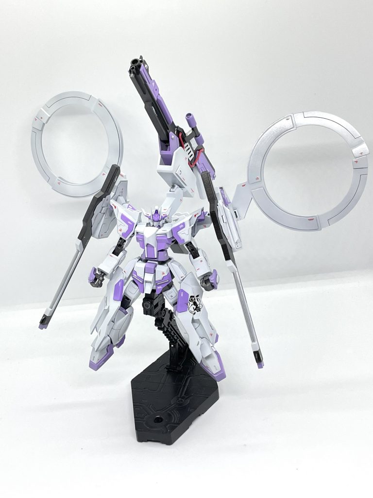 ビームバズーカはバックパックに取り付けることができます。