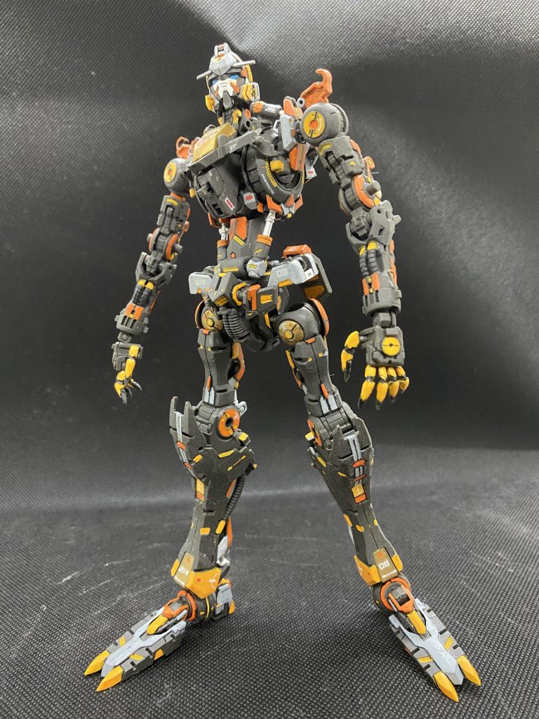 制作中のストーリーの方にも上げた素体です。MGバルバトスはキットの出来が非常にいいので塗り分けとデカールで非常に満足する状態になりました。