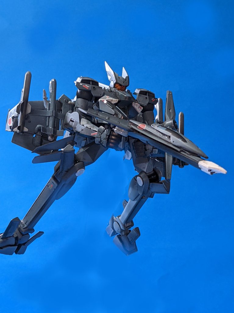 以下レシピなど。豚のブロック肉は食べやすい大きさに切っておきます。じゃがいもの代わりに大根、玉ねぎの代わりに長ネギを使用。豚のブロック肉は生姜、ゴマ油で炒め風味を出す。続いて大根、長ネギを炒めブロック肉と煮込みます。その際に水は多めにしてかつお顆粒だしを少々。好きなカレールー（バーモントカレーはどう料理しても美味いのだ）を入れ煮込んで出来上がり！二日目はそのままカレーうどんでどうぞ。何のレシピかって？和風カレーですね。コレ。