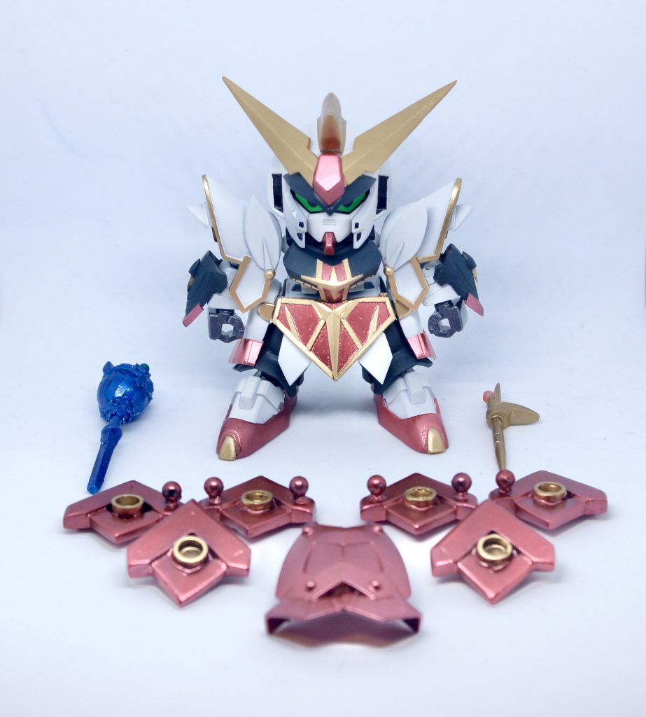 装備を並べてみました。ファンネルスケイルはボールデンで可動します。