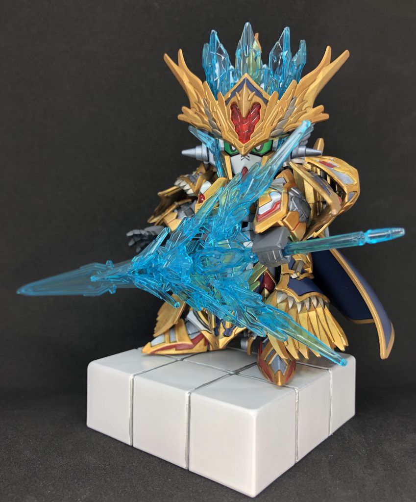 動かすとパーツ同士が干渉する箇所が多いのでポージングの時塗装を削りそうで怖いですわね…。もっとも、可動域的にそんなにダイナミックなポージングはできませんけれど。