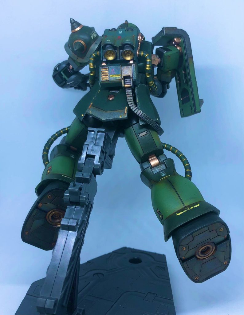 背面部も情報量を増やすため、うるさくならないくらいに小さなデカールスタンドで飾りたかったので、足の裏もそれっぽく塗装。