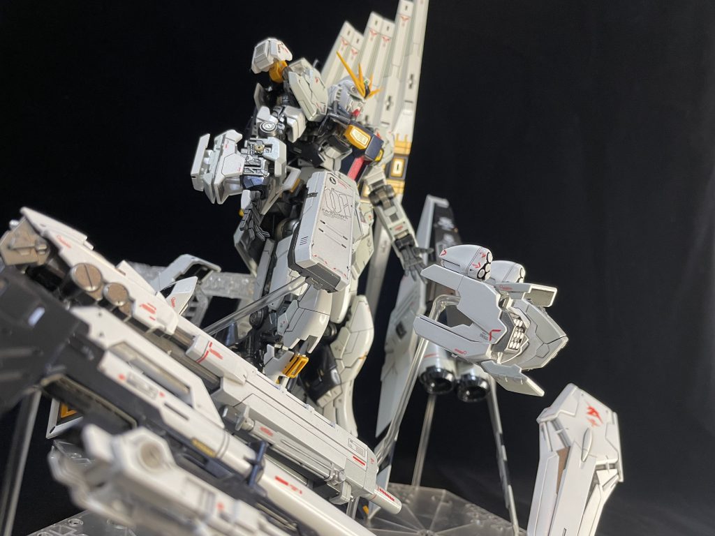 RGνガンダム　展開図的ディスプレイ　パール塗装