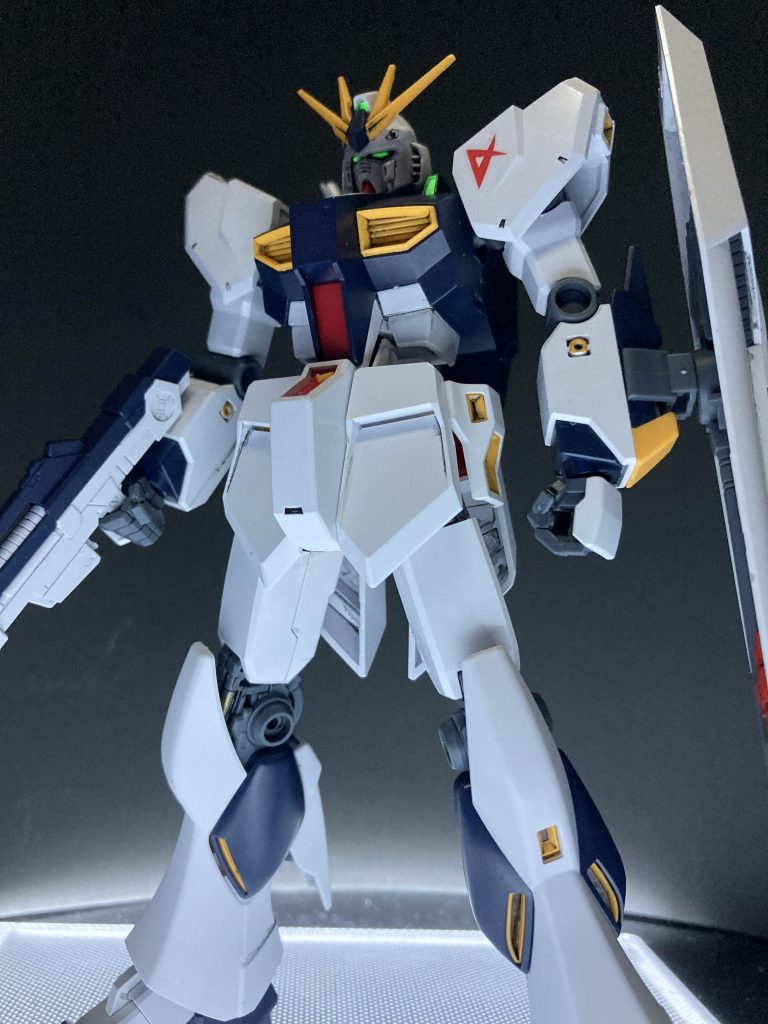 カメラは蓄光塗料で塗装