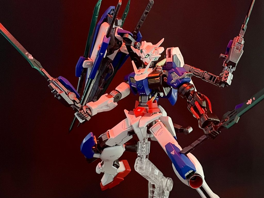 「モビルアーマー…例え敵が何であろうと、この私と、グラハム・ガンダムが推し通る!トランザム!!」…鉄血世界にトランザムはありませんが、グラハムさんなら阿頼耶識システム無しでもリミッター外したりできそうですね🤔