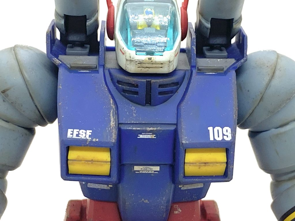 デカールはガンダムデカールのMGのガンタンク用をメインにガンダムデカールDX01、RGガンダム用などをメインで使ってカトキ風を目指しました。黄色と黒のラインデカールもガンダムデカールDX01に付いていたものです。