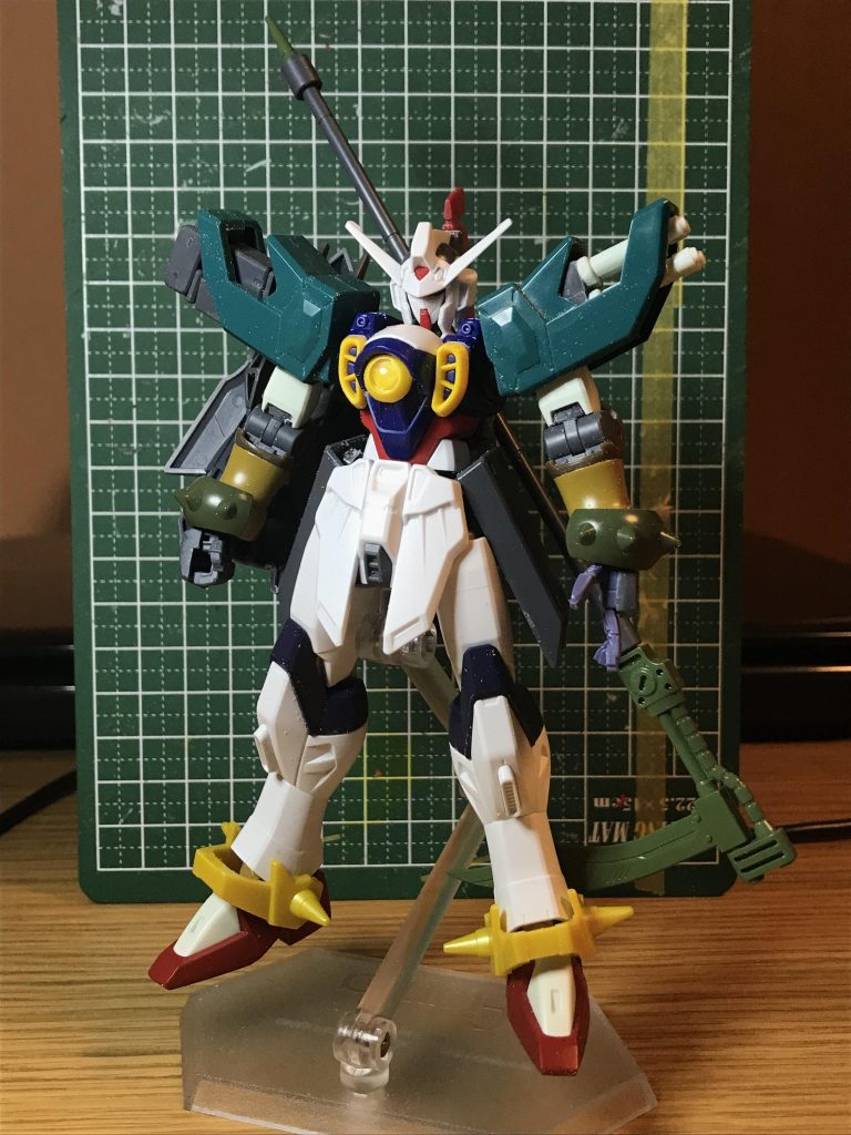 ミキシング内訳ウイングガンダムの胴体とストライクフリーダムの脚は随分前にパーツバラ売りで買って来て持て余してたやつです。足首アーマーはジャスティスナイトの肩パーツで、3ミリランナー挿したら無改造で付きました。