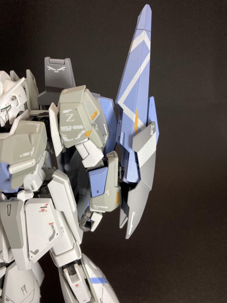 塗り分けはマステでコツコツとやります