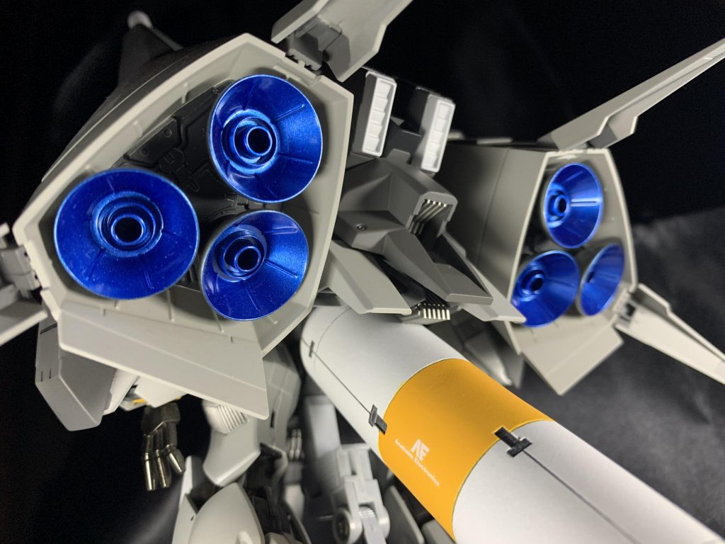 総推力196,000kg(ピンときませんが💧)と言われるメッサーラに、さらに各所スラスターを増設して大型プロペラントタンクも取り付けてみました。これで推進力がさらに大幅アップしたことは間違いなしっ!